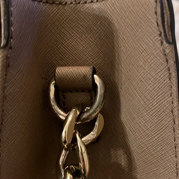 Authentic Michael Kors Leather Handbag in Tan- Size Medium - Picture 14 of 16